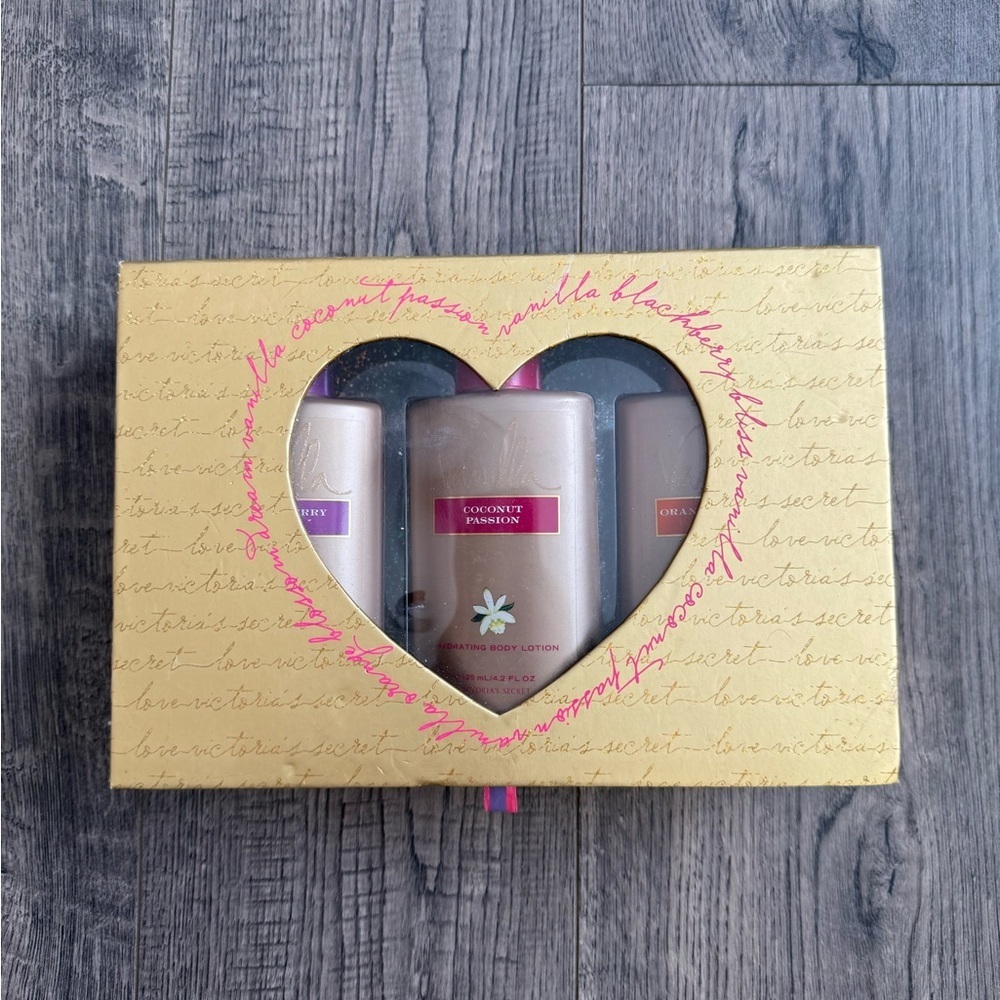 Victoria’s Secret Rare Vanilla Lotion Set of 3 with Collector Box
